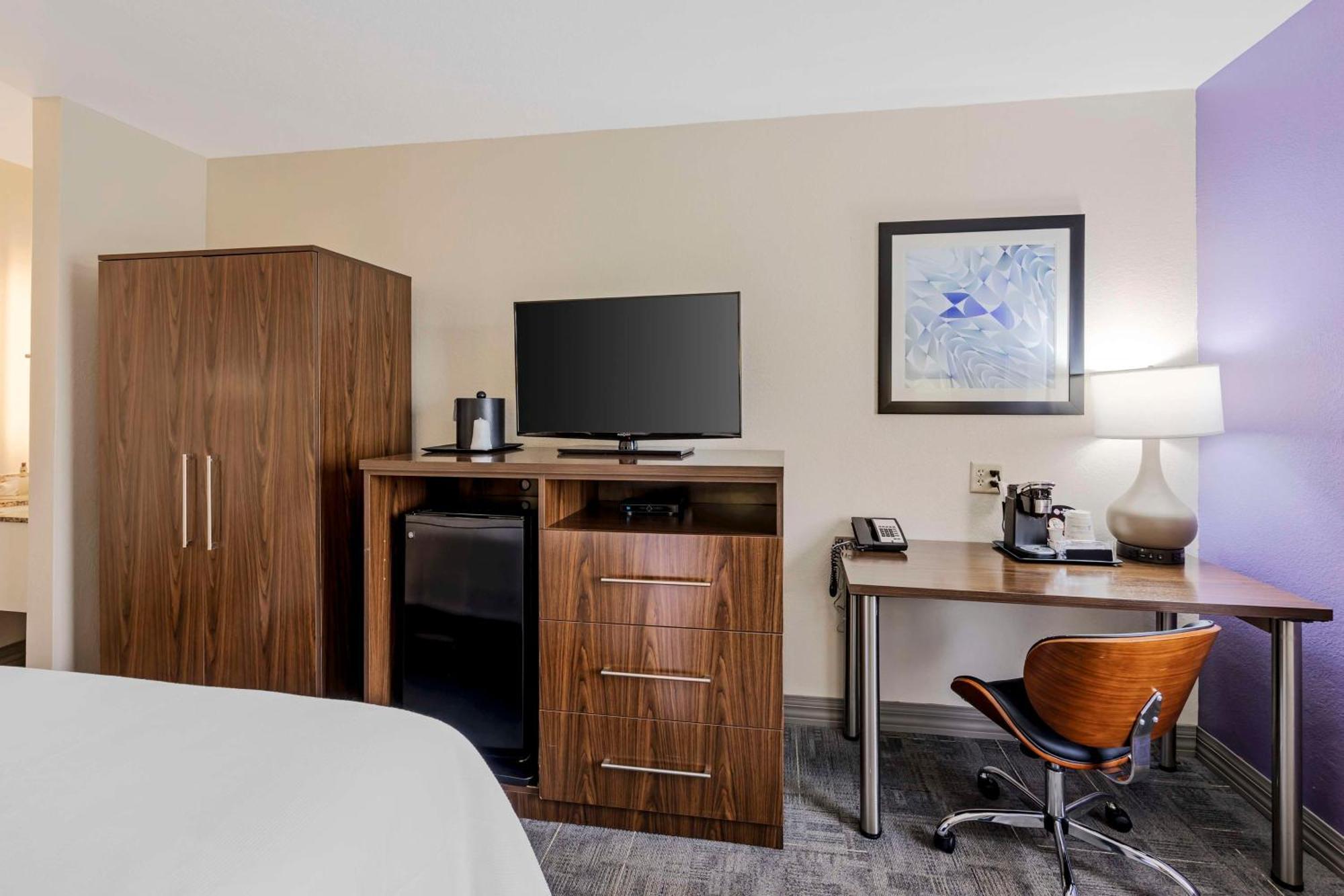Chambre Lit King-Size avec Baignoire - Accessible aux Personnes à Mobilité Réduite/Non-Fumeurs